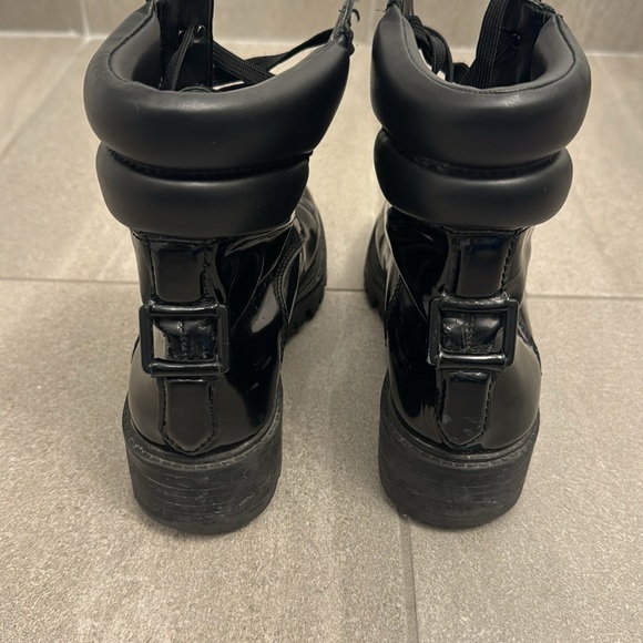 KENDALL + KYLEE PATENT MOTO BOOT - Picture 3 of 8